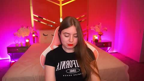 Snapshot of anneeexx chatting on 12/15/25, 03:27 anneeexx online show from 12/15/25, 03:27