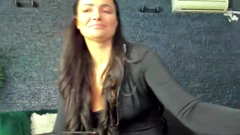 Snapshot of annesins chatting on 10/02/25, 06:15 annesins online show from 10/02/25, 06:15