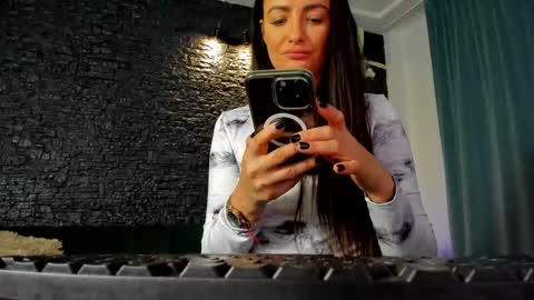 Snapshot of annesins chatting on 10/12/25, 05:12 annesins online show from 10/12/25, 05:12