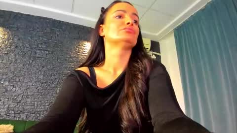 Snapshot of annesins chatting on 10/25/25, 07:30 annesins online show from 10/25/25, 07:30