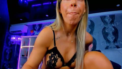 Snapshot of anneswhite chatting on 03/04/26, 05:02 Ana online show from 03/04/26, 05:02