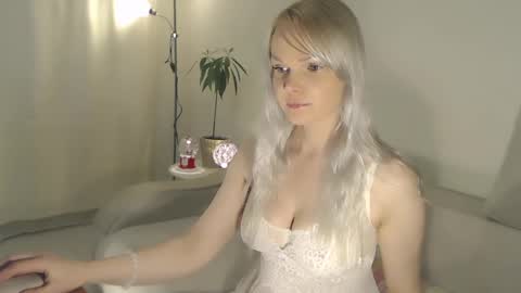 Snapshot of annett chatting on 12/07/24, 12:30 Annett online show from 12/07/24, 12:30