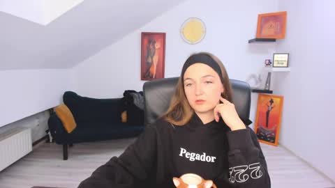 annewilsonn online show from 06/03/26, 06:27