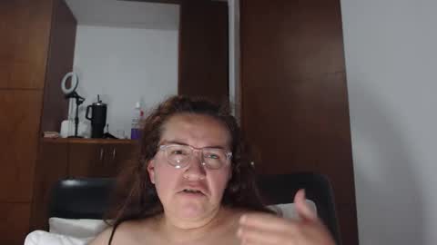 Snapshot of annexm chatting on 10/13/25, 02:33 ANNE online show from 10/13/25, 02:33