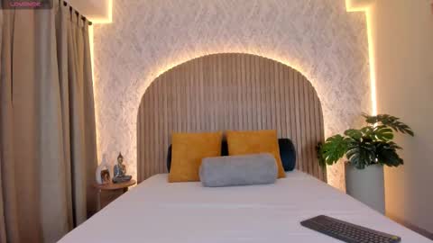 Annhya  online show from 11/21/25, 02:54