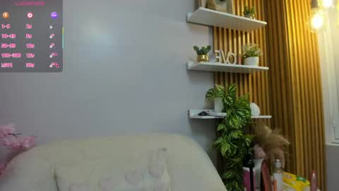 Snapshot of anni_petite_ chatting on 04/28/26, 09:31 online show from 04/28/26, 09:31