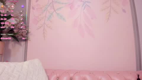 Snapshot of anni_petite_ chatting on 05/27/26, 01:57 online show from 05/27/26, 01:57