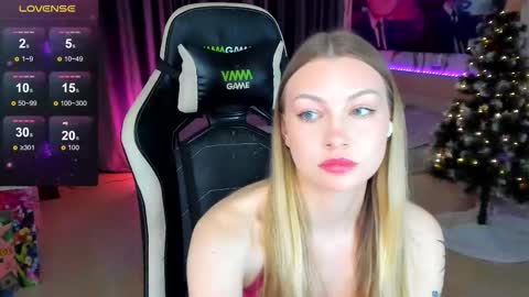 Snapshot of annie69kiss chatting on 12/19/25, 11:23 Annie online show from 12/19/25, 11:23