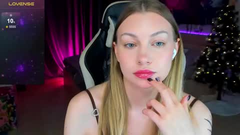 Snapshot of annie69kiss chatting on 12/21/25, 08:49 Annie online show from 12/21/25, 08:49