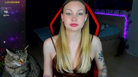 Snapshot of annie69kiss chatting on 03/17/26, 02:05 Annie online show from 03/17/26, 02:05