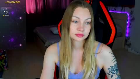 Snapshot of annie69kiss chatting on 03/23/26, 10:19 Annie online show from 03/23/26, 10:19