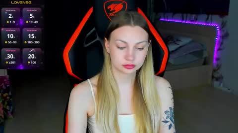 Snapshot of annie69kiss chatting on 03/25/26, 09:54 Annie online show from 03/25/26, 09:54