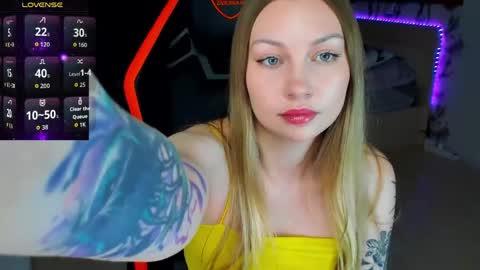 Snapshot of annie69kiss chatting on 04/06/26, 10:22 Annie online show from 04/06/26, 10:22