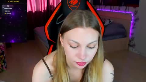 Snapshot of annie69kiss chatting on 04/15/26, 07:04 Annie online show from 04/15/26, 07:04