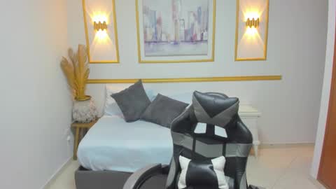 Snapshot of annie_applee chatting on 09/11/25, 12:05 A N N I E  online show from 09/11/25, 12:05