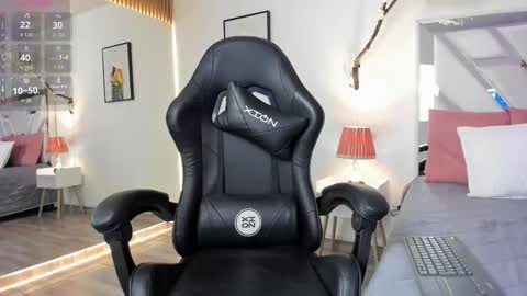 Annie  online show from 09/25/25, 01:26