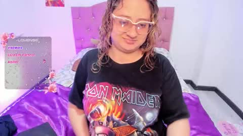 Snapshot of annie_bigboobs_ chatting on 11/07/25, 08:53 Ana Bolena independent model online show from 11/07/25, 08:53