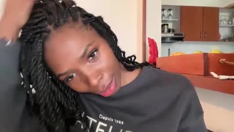 Independent model online show from 02/03/25, 08:24