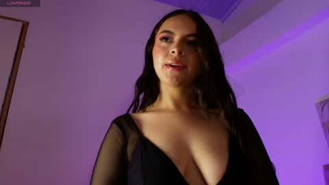 Snapshot of annie_bonnie_ chatting on 06/19/26, 11:36 Annie Bonnie online show from 06/19/26, 11:36