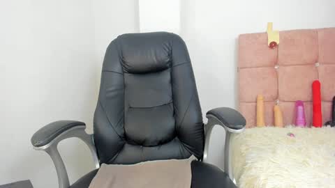 Snapshot of annie_collen chatting on 12/07/24, 03:52 Anna online show from 12/07/24, 03:52