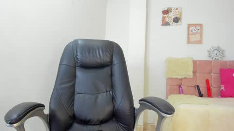 Snapshot of annie_collen chatting on 12/30/24, 07:53 Anna online show from 12/30/24, 07:53