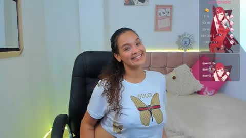 Snapshot of annie_collen chatting on 02/22/25, 07:36 Anna online show from 02/22/25, 07:36