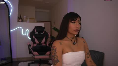 Snapshot of annie_couper chatting on 04/10/26, 08:02 Annie online show from 04/10/26, 08:02