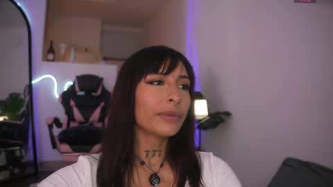 Snapshot of annie_couper chatting on 04/14/26, 07:53 Annie online show from 04/14/26, 07:53