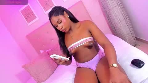 annie_dolce_ online show from 11/23/25, 12:27