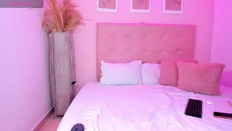 annie_dolce_ online show from 01/10/26, 02:46