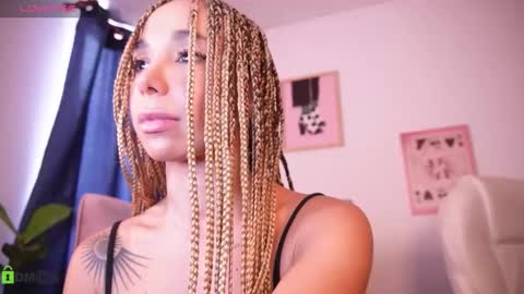 Snapshot of annie_es chatting on 10/31/25, 02:51 Annie online show from 10/31/25, 02:51