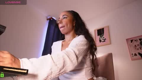 Snapshot of annie_es chatting on 02/17/26, 12:23 Annie online show from 02/17/26, 12:23