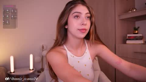 Snapshot of annie_evans24 chatting on 11/11/25, 07:47 Annie Evans online show from 11/11/25, 07:47