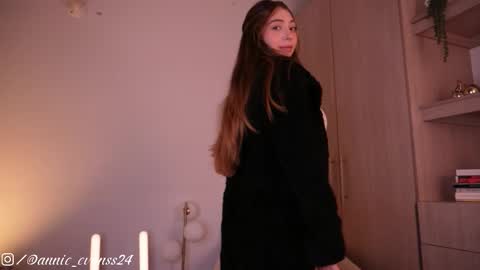 Snapshot of annie_evans24 chatting on 11/25/25, 12:54 Annie Evans online show from 11/25/25, 12:54