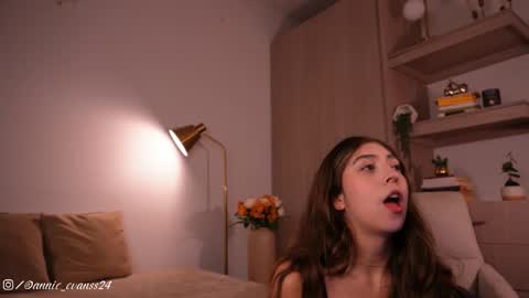 Snapshot of annie_evans24 chatting on 03/11/26, 11:00 Annie Evans online show from 03/11/26, 11:00