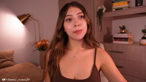 Snapshot of annie_evans24 chatting on 03/16/26, 10:47 Annie Evans online show from 03/16/26, 10:47