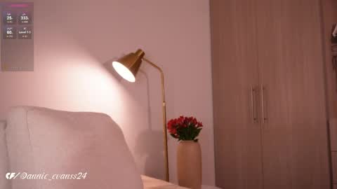 Snapshot of annie_evans24 chatting on 04/12/26, 11:32 Annie Evans online show from 04/12/26, 11:32