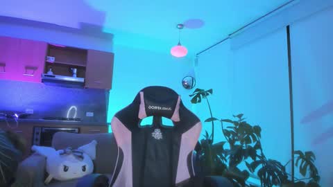 annie  online show from 10/28/25, 01:09