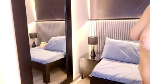 ANNIE HAWK online show from 03/28/26, 10:04