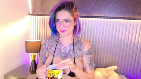ANNIE HAWK online show from 07/17/26, 08:32