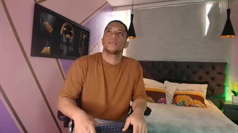 Snapshot of annie_lii chatting on 11/30/25, 01:04 Annie lii online show from 11/30/25, 01:04