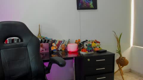 annie_loff online show from 02/05/25, 06:15