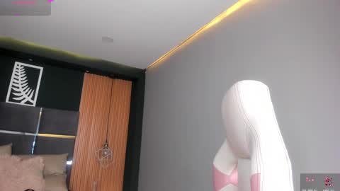 Snapshot of annie_roberts7 chatting on 12/28/24, 02:32 Annie Roberts online show from 12/28/24, 02:32