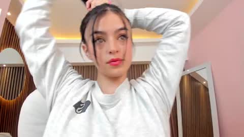 Snapshot of annie_roberts7 chatting on 03/01/25, 11:39 Annie Roberts online show from 03/01/25, 11:39