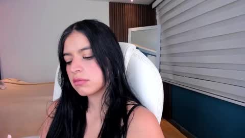 Snapshot of annie_roberts7 chatting on 03/07/25, 08:44 Annie Roberts online show from 03/07/25, 08:44