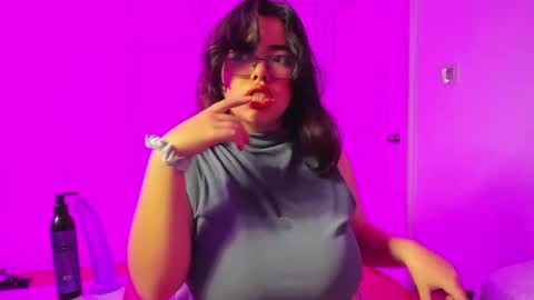 Snapshot of annie_rose11 chatting on 10/30/25, 04:25 Annie Rose online show from 10/30/25, 04:25