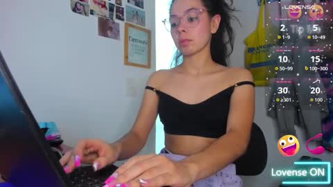 annie_rosse1017 online show from 11/24/25, 10:53