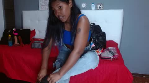 annie_scott_ online show from 02/18/25, 01:21