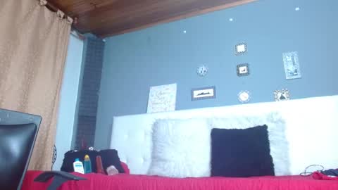 annie_scott_ online show from 02/28/25, 11:23