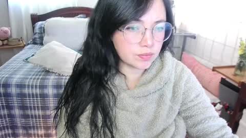 Snapshot of annie_swan_18 chatting on 01/15/25, 04:11 LAURA - A n n i e S w a n online show from 01/15/25, 04:11